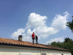 Démoussage de toitures en Charente
